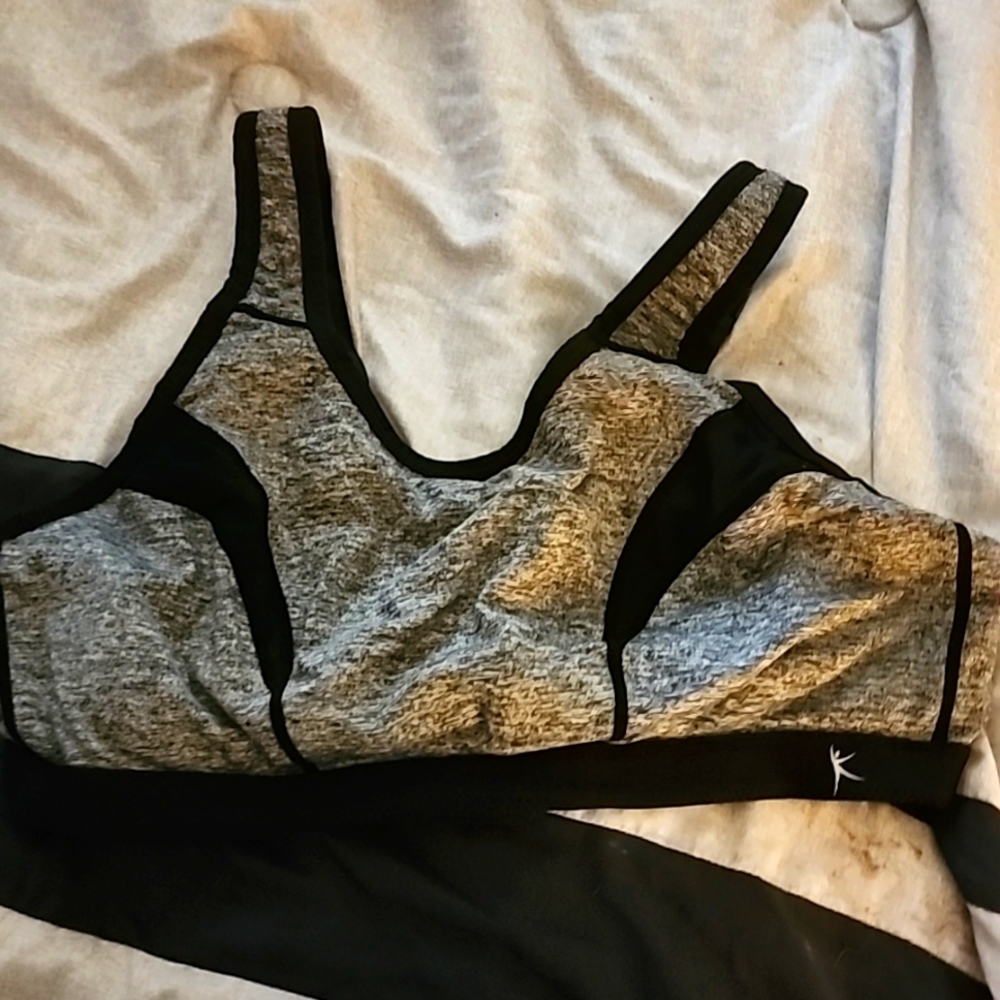 Sports bra